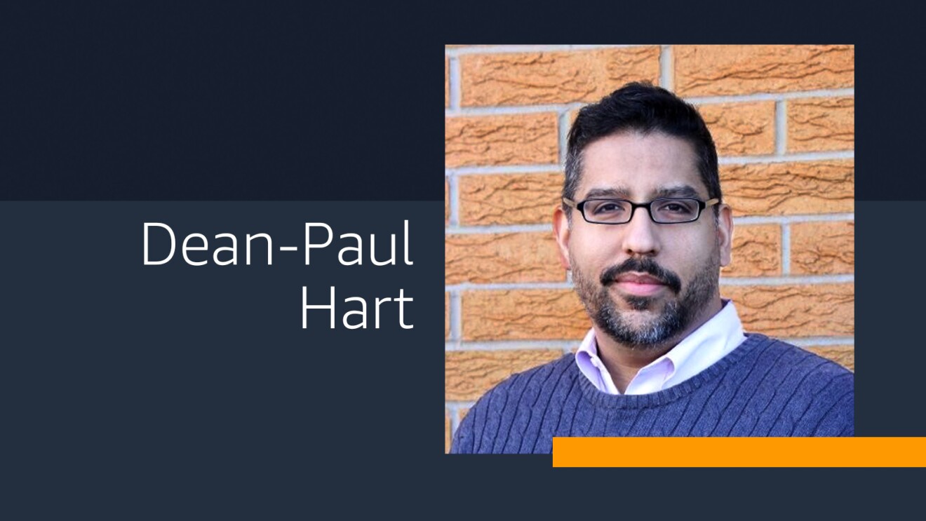 的头像Dean-Paul哈特站在面前的一堵砖墙。