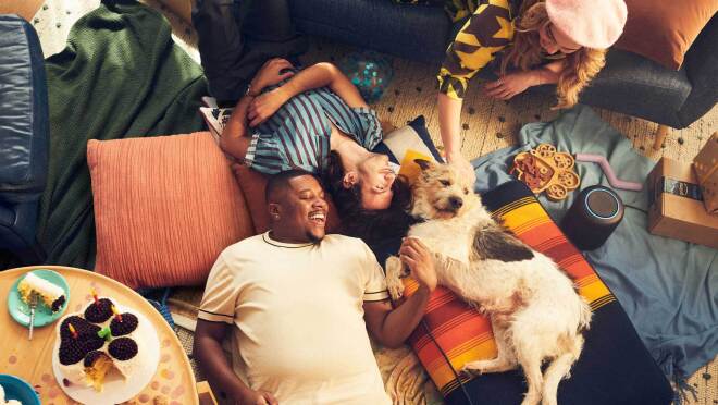 一个人的形象享受Amazon Prime的好处