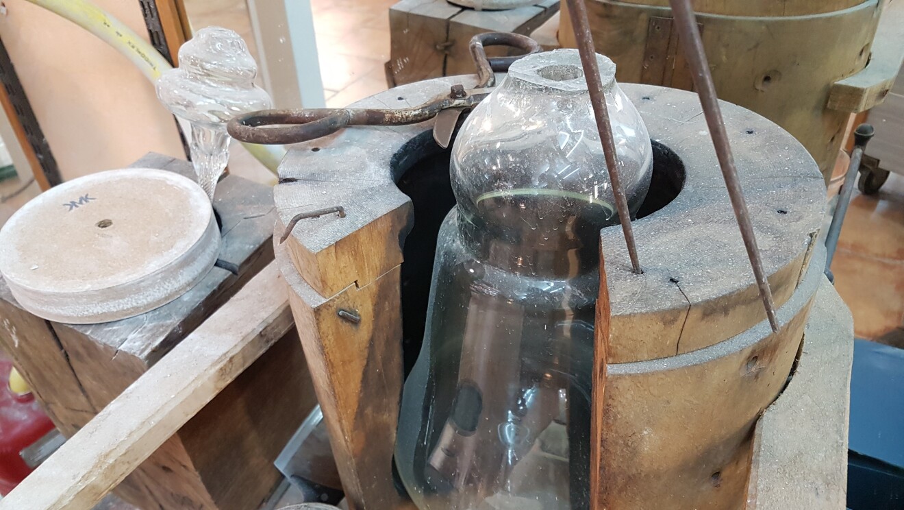 french craftmen work image