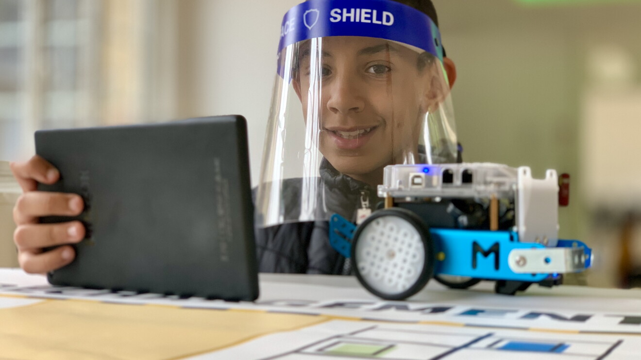Remy, animateur d’ateliers de robotique pour codeurs en herbe