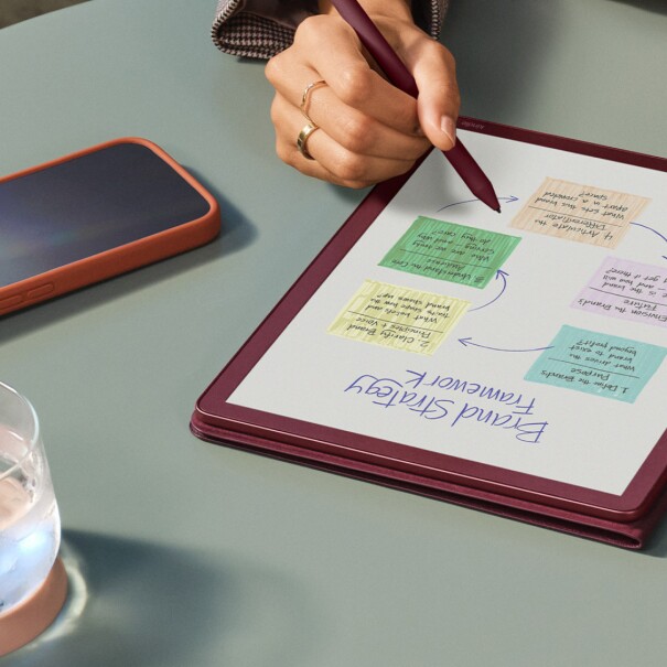 Woman using a Kindle Scribe Colorsoft