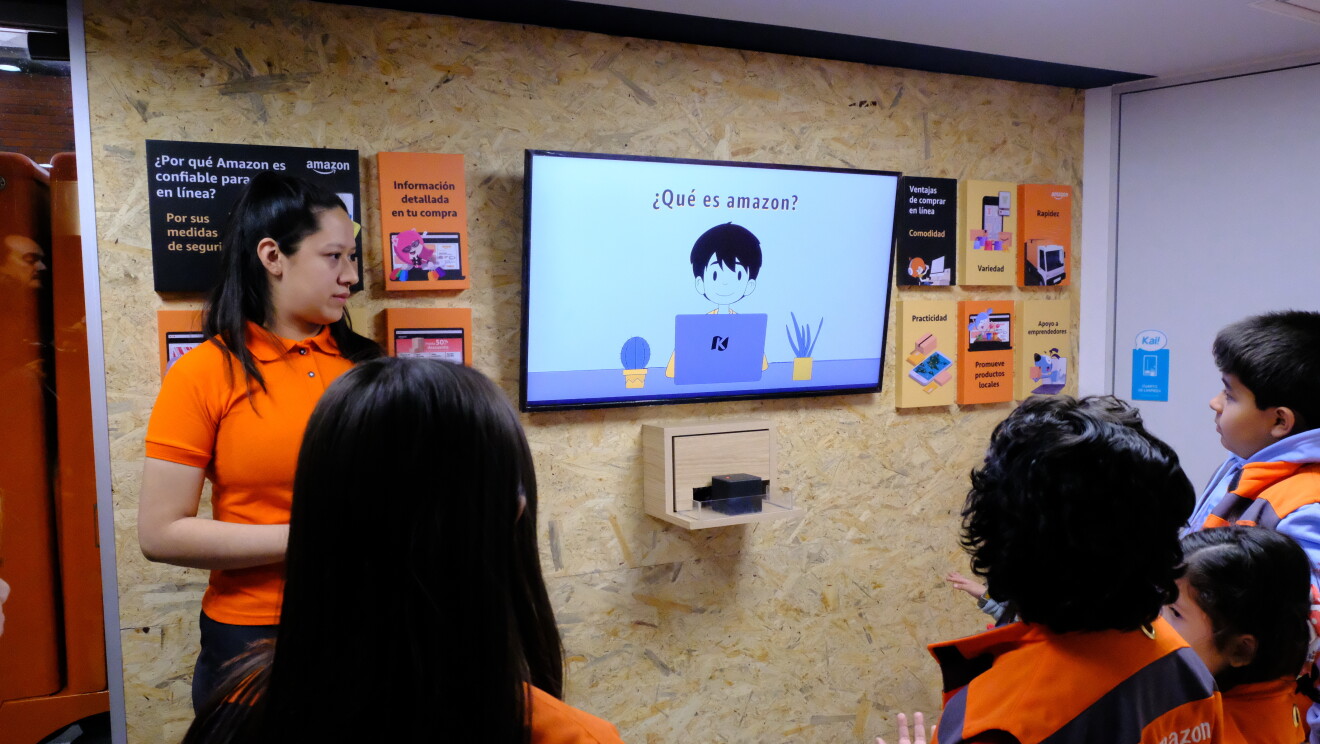 Inaugutación de Amazon en Kidzania. 
