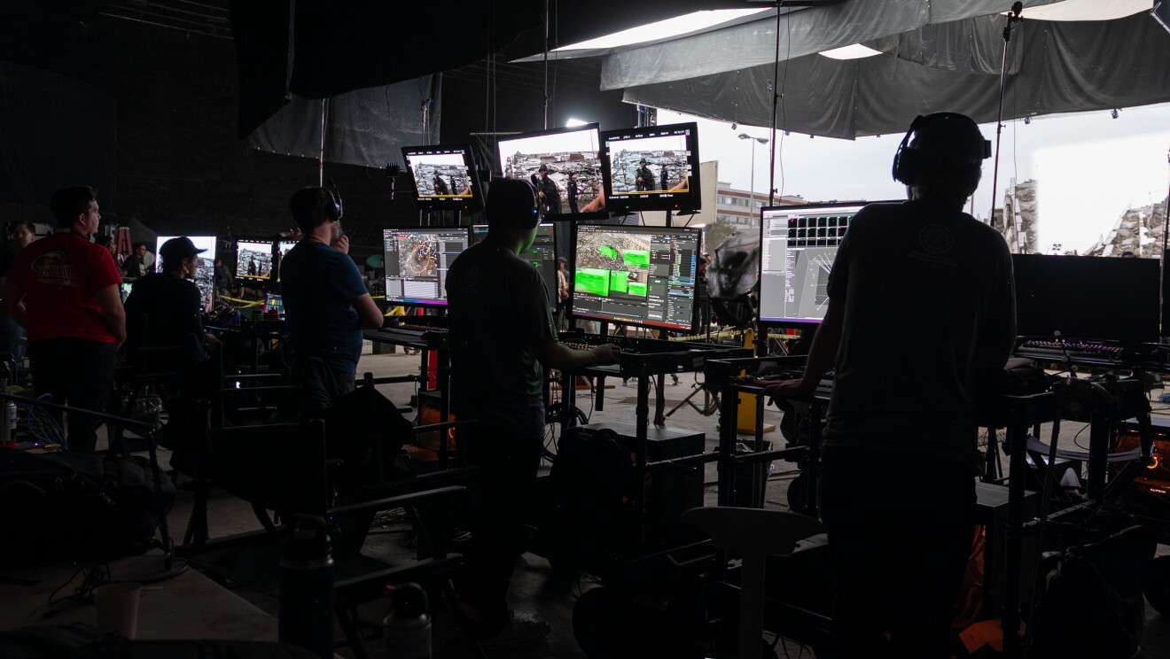 Equipo de edición del rodaje de Cada Minuto Cuenta con Virtual Production de Prime Video. 