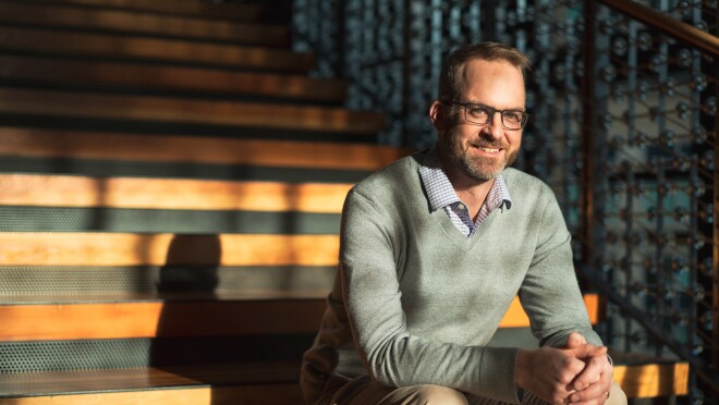 亚马逊副网站楼梯在一个共享工作空间在亚马逊西雅图校区。