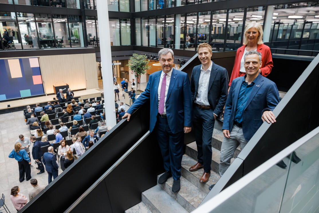 Amazon MUC21 Opening mit bayr. Politikern