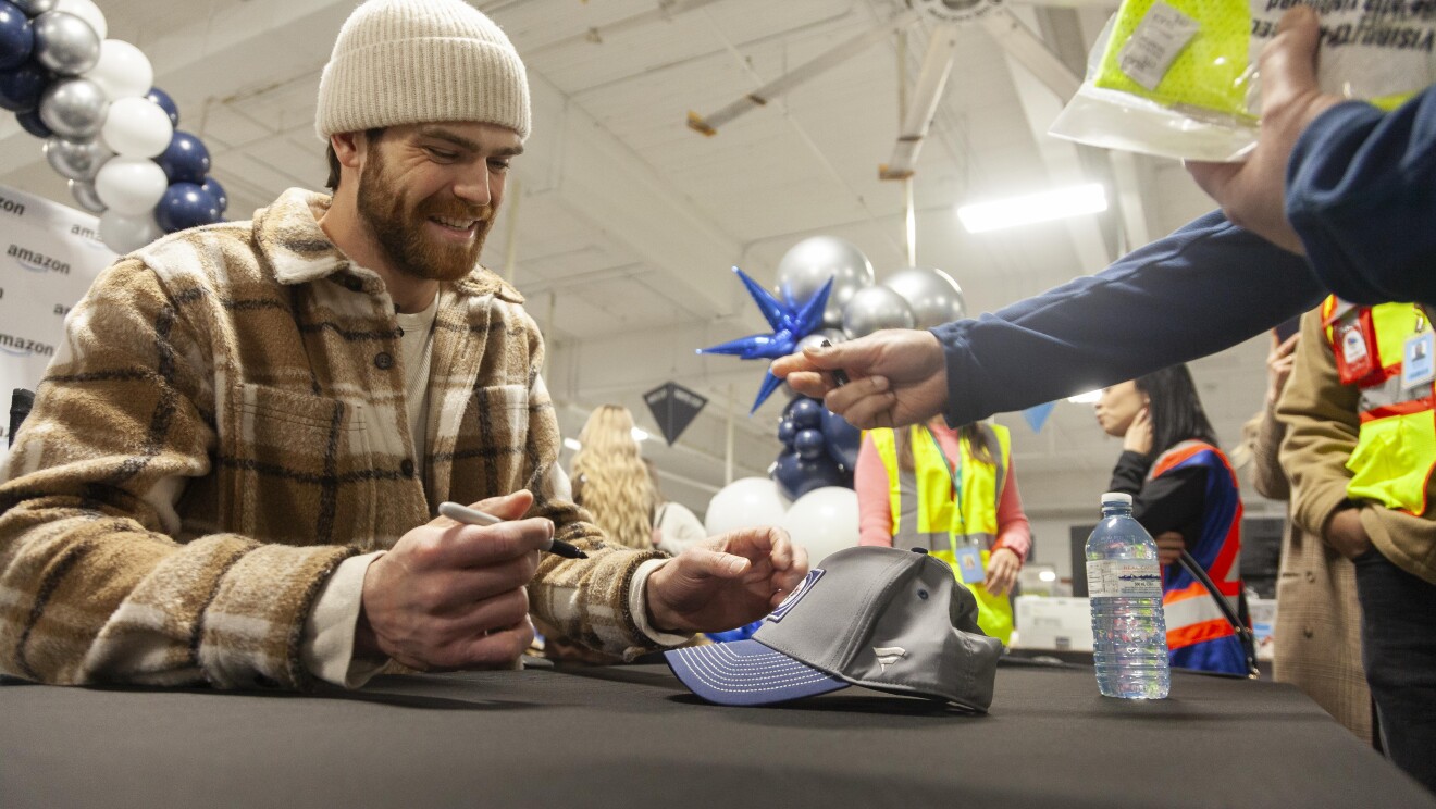 Amazon.Lowry SIgning