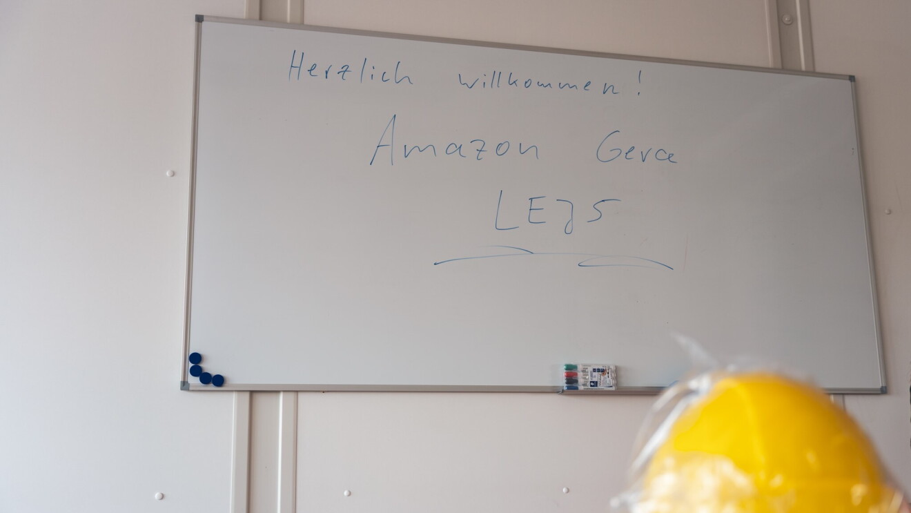 Flip Chart mit Beschriftung "Herzlich willkommen! Amazon Gera LEJ5"