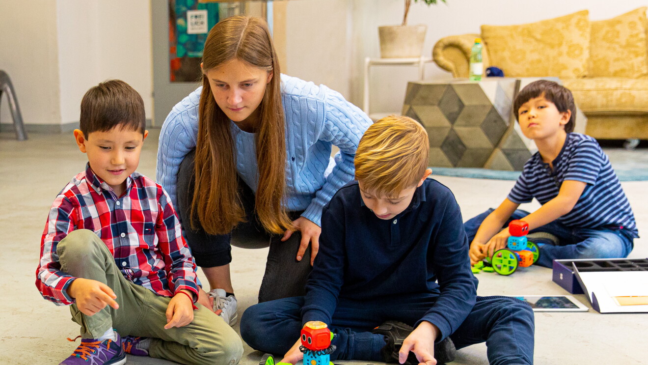 Mit Robo Wunderkind lernen Kinder spielerisch, wie man programmiert