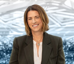 Kara Hearst Headshot