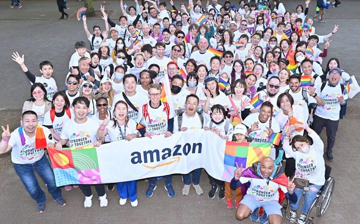 冯·柯林斯在同性恋群体的形象为亚马逊的Glamazon亲和力组+关注事件。