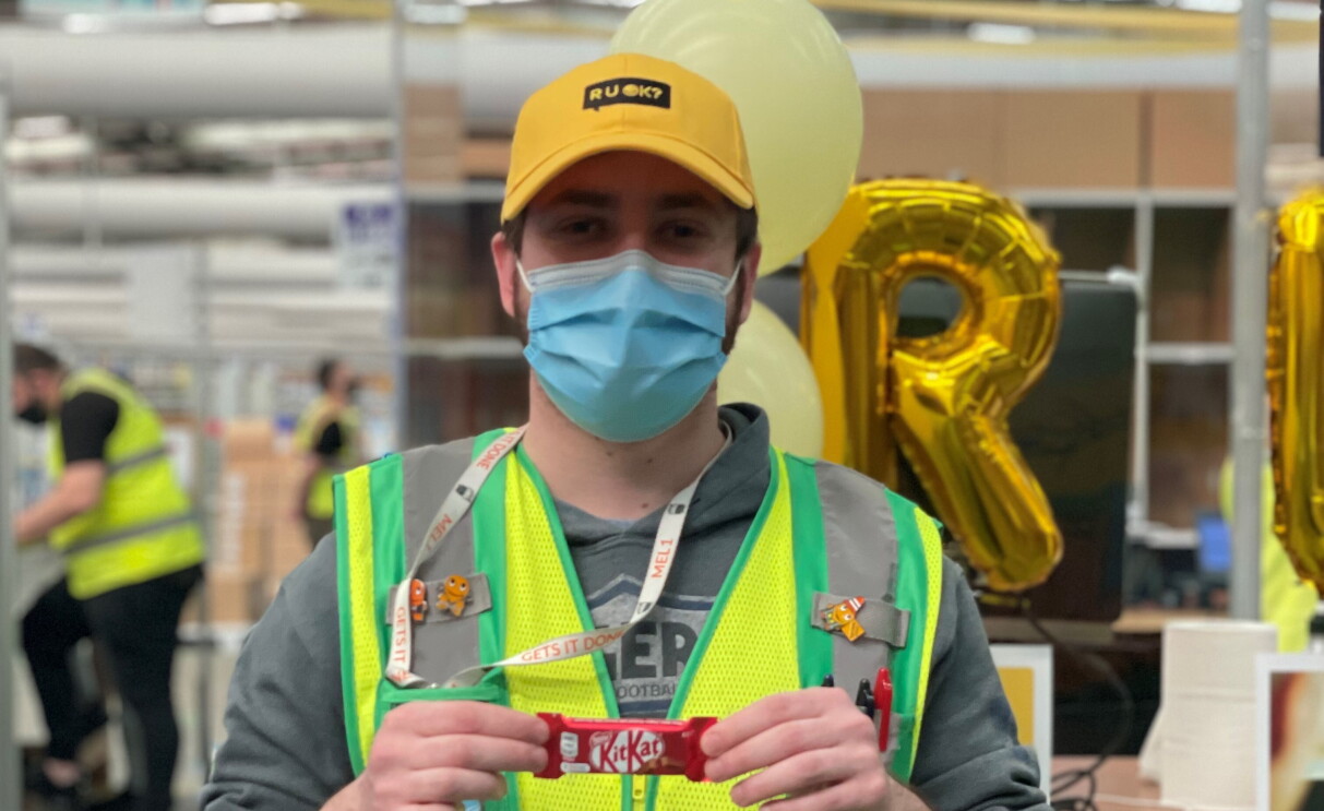 Nate from Amazon Australia helping to raise awareness on RU OK? Day