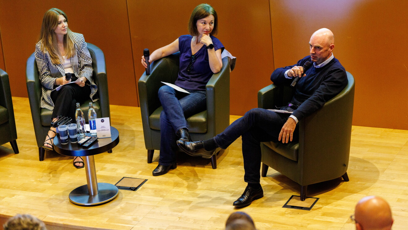 People talking to each other at a business event. 