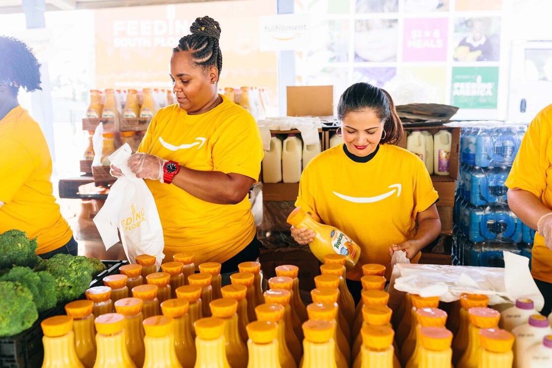 Amazon associates from Miami volunteered with Feeding South Florida and Robert B. Ingram Elementary School to support food-insecure families. 