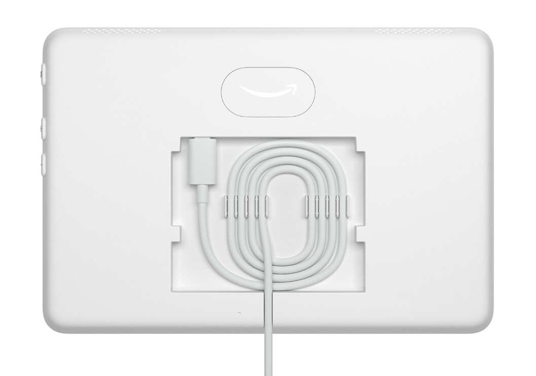 Echo hubの背面 コードが収まるスペースが作られている