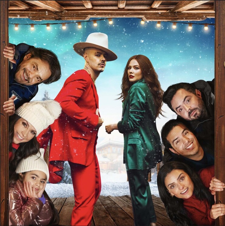 The album cover for Jesse and Joy's song. The pair are featured in an image walking away from the camera while looking back at it. There are four other band members peeking around the corner and smiling while looking at the camera.