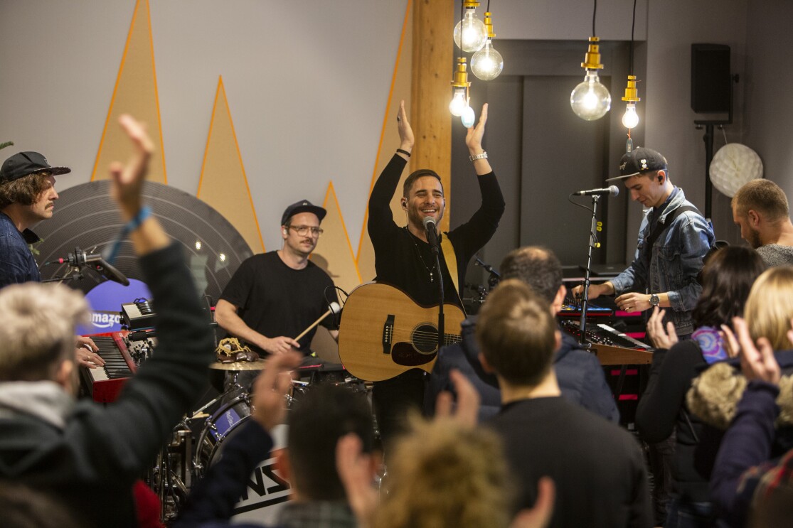 Lions Head und Rea Garvey geben Konzerte im Pop up Store #HomeofChristmas