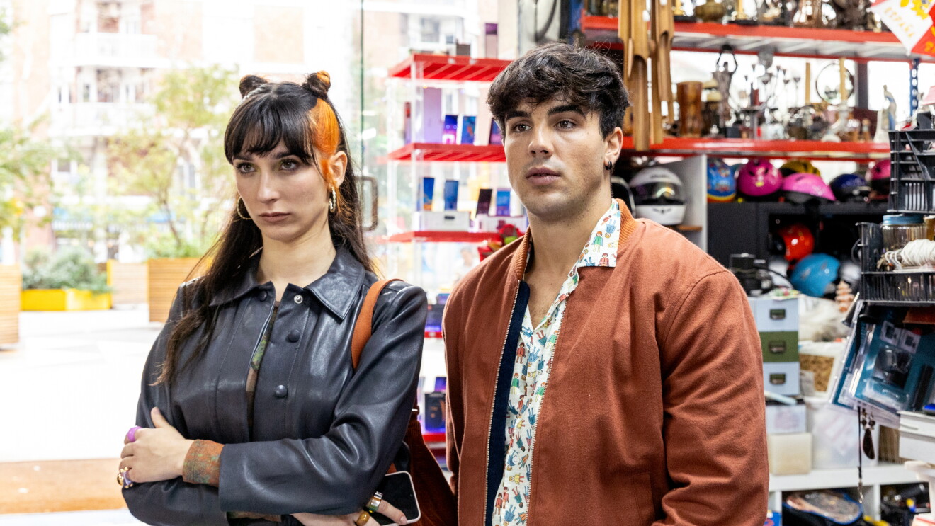 Frame de la serie Citas Barcelona con Oscar Casas