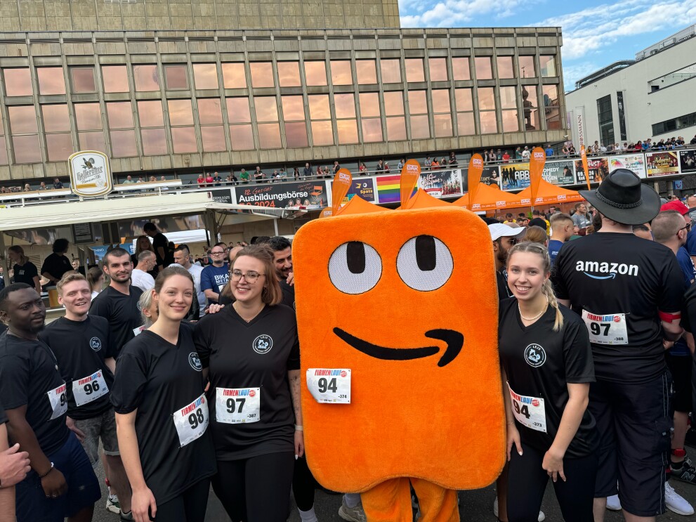 Mitarbeiter:innen (hier aus Leipzig) liefen über einen Zeitraum von zwei Wochen fast 20.000 km, um Aufmerksamkeit für an Krebs erkrankte Kinder zu schaffen