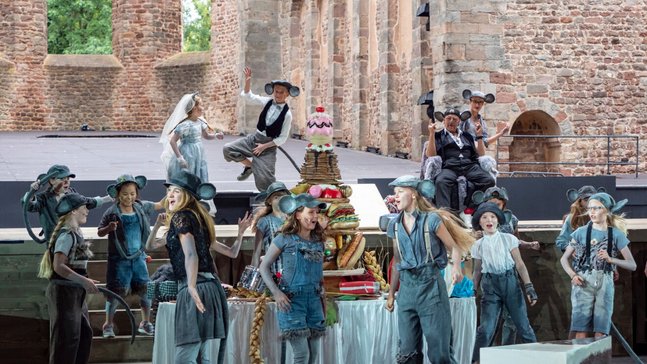 Festspielstück „Lenas Geheimnis“, tanzende Kinder