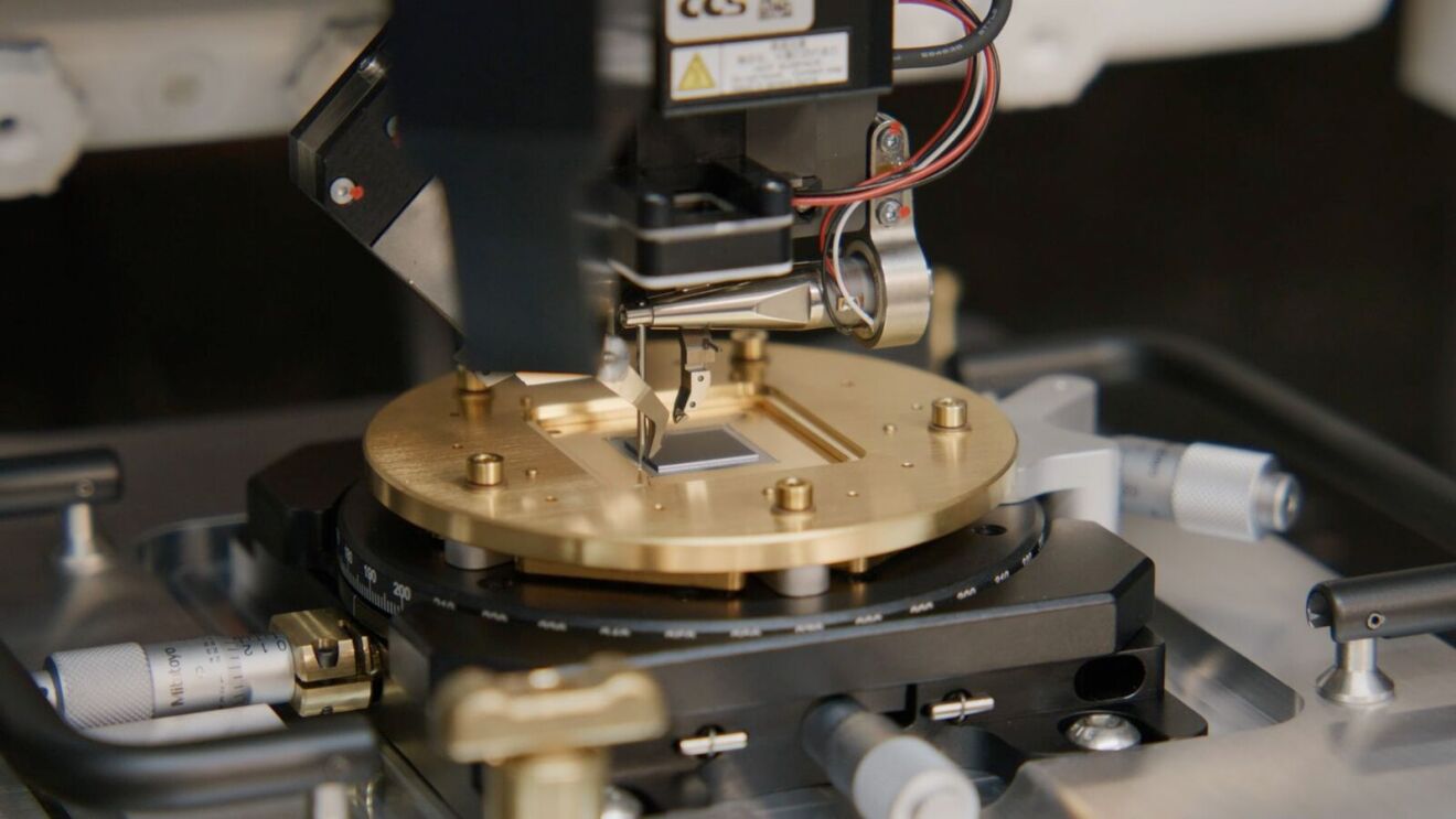 AWS ocelot computing chip: Detailed view of micromanipulator and sample mounting system