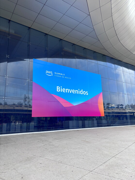 Cartel AWS Sumit Ciudad de México