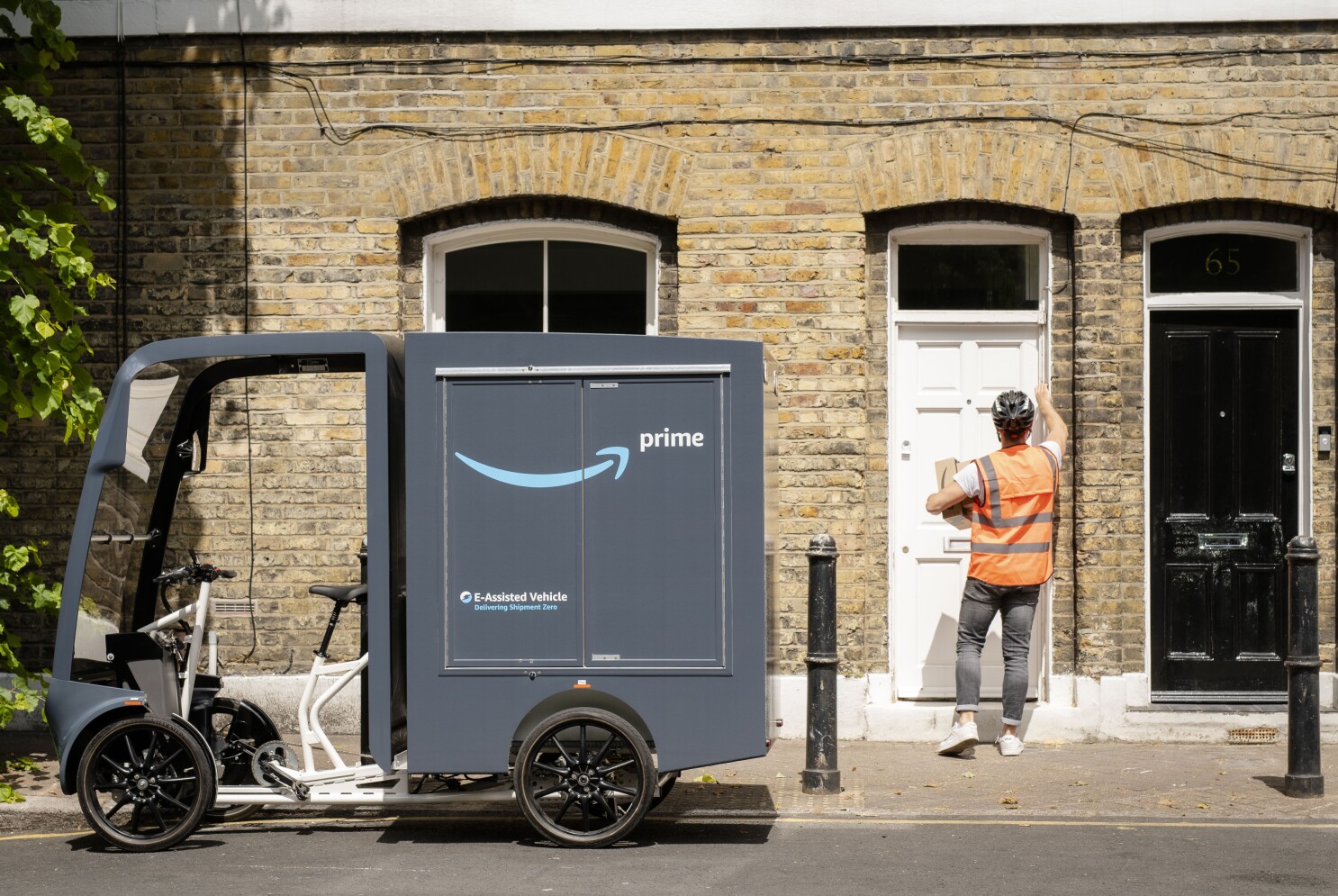 Amazon launches first fleet of e-cargo bikes in the UK
