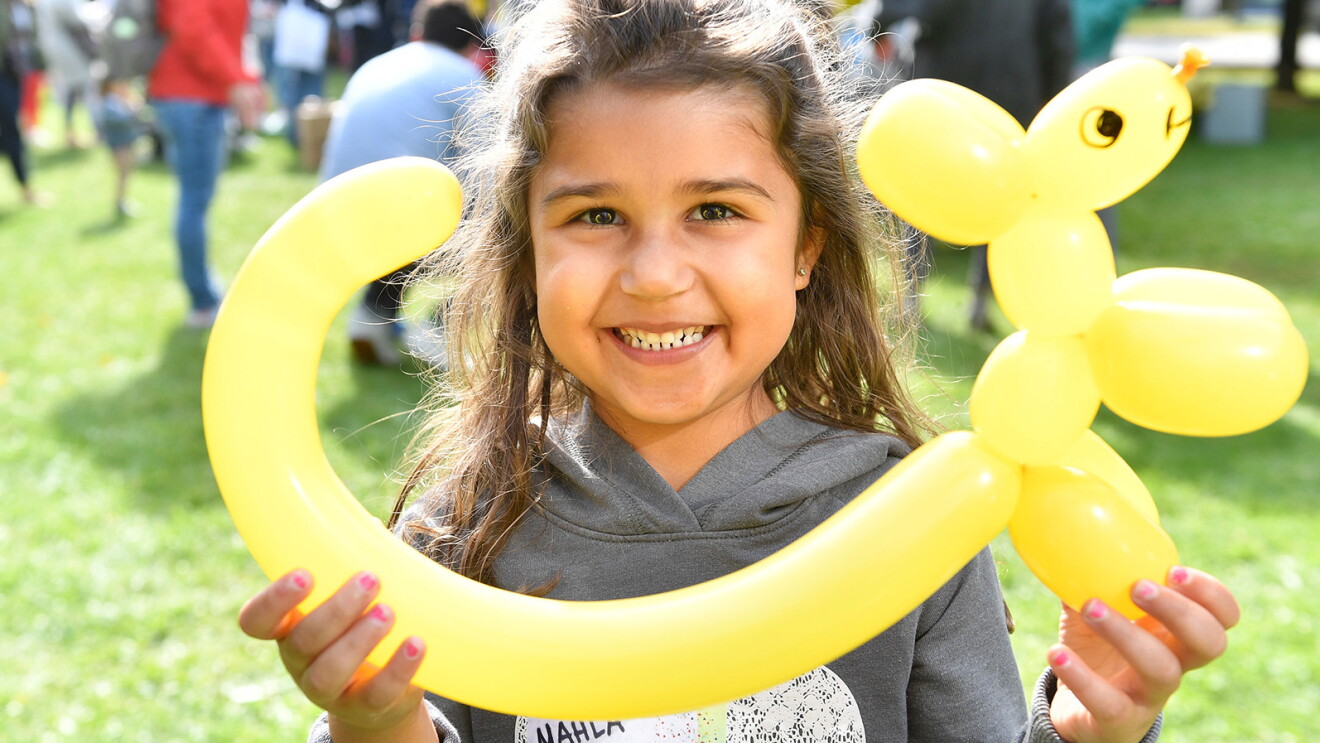 Ein kleines Mädchen beim Kids Day von Amazon in München.