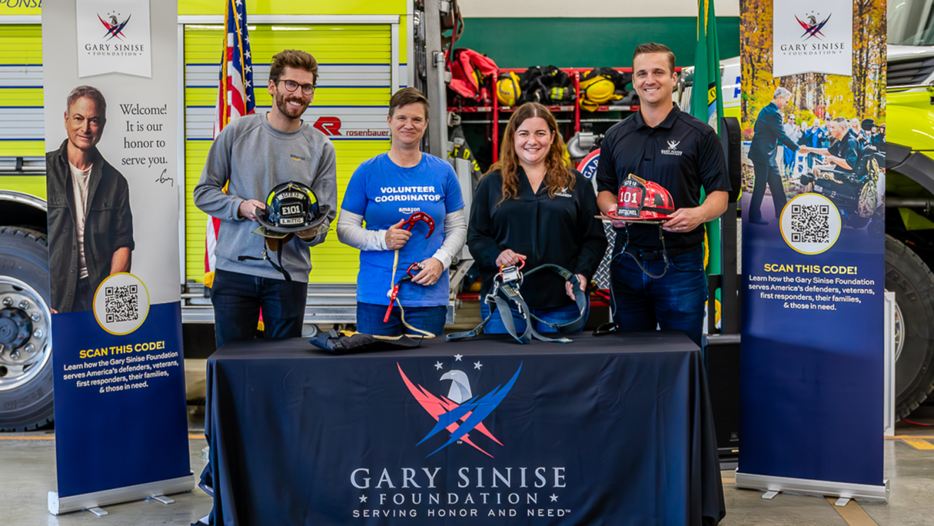 Amazon volunteers supporting Washington state first responders.