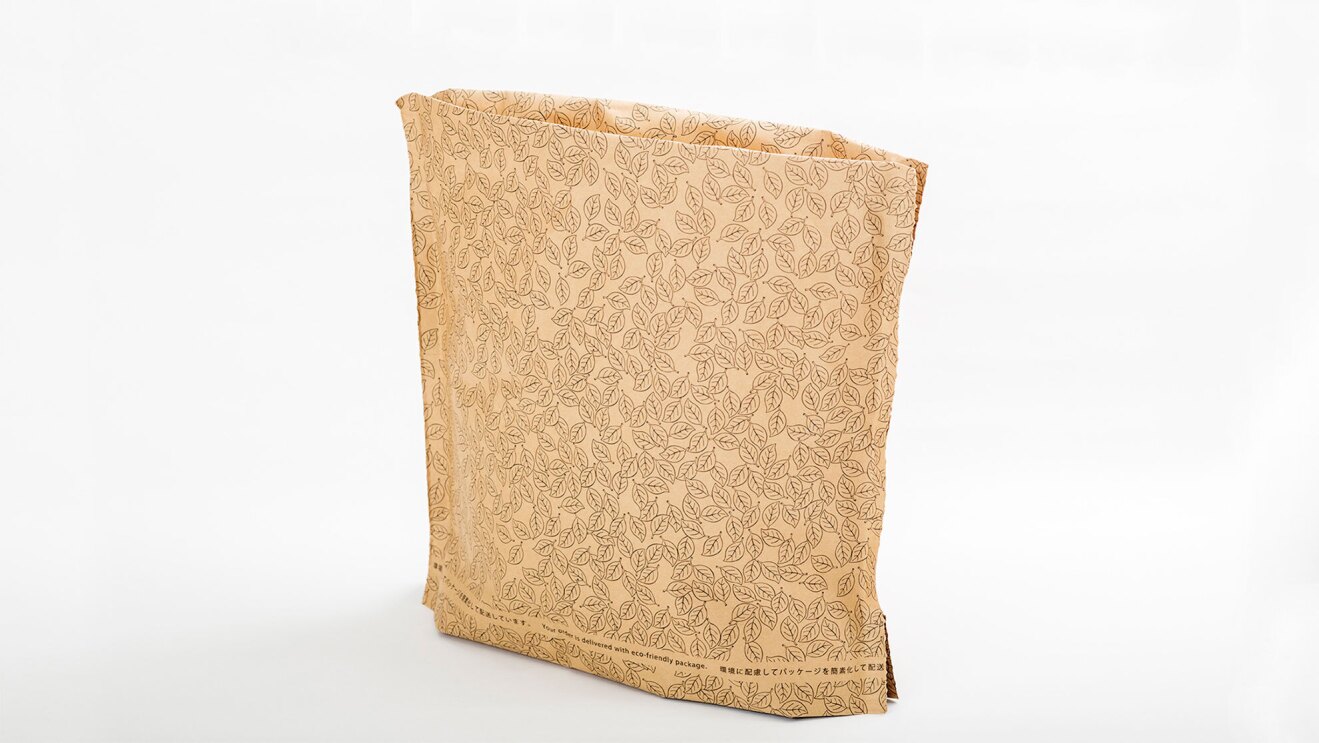 茶色い紙袋に小さな葉っぱが一面い印刷されている