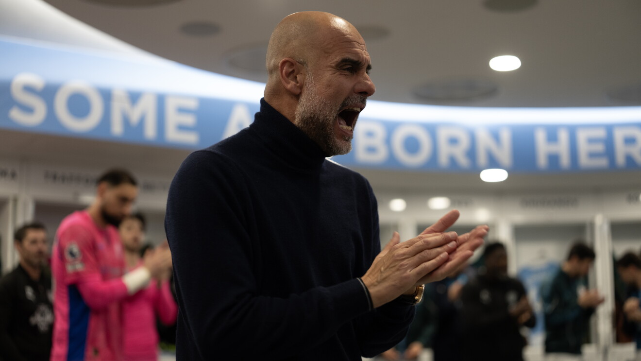 Pep Guardiola gives passionate speech in the dressing room