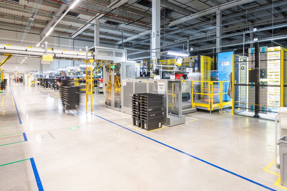 Intérieur centre de distribution de Boves