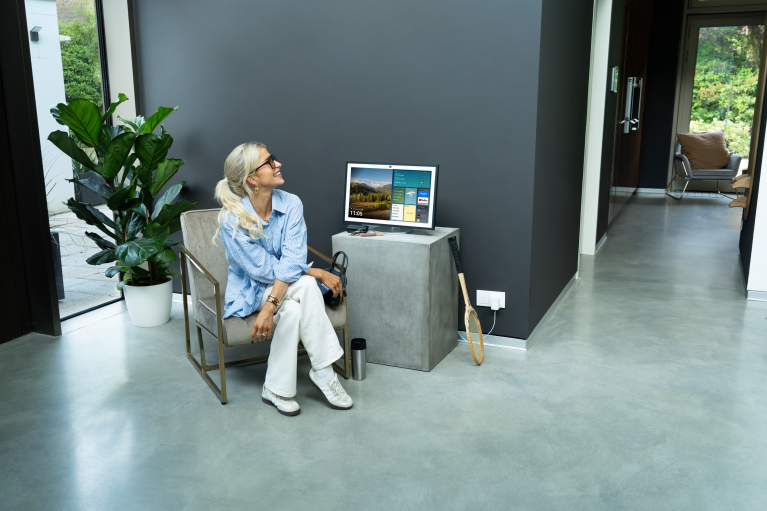 Offen, authentisch und humorvoll: Caro Daur zeigt ihre Alltagsroutinen mit Alexa.