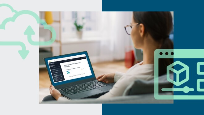 一位女士看着笔记本电脑,上面显示着AWS课程资料。