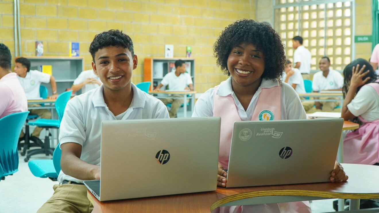 AWS y Fundación Pues Descalzos