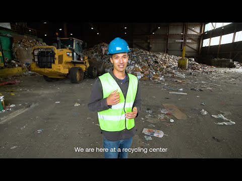 Phoebe Wang, Areeb Malik, Rebecca Hu, and Nick Ellis visit a Materials Recovery Facility in San Francisco.