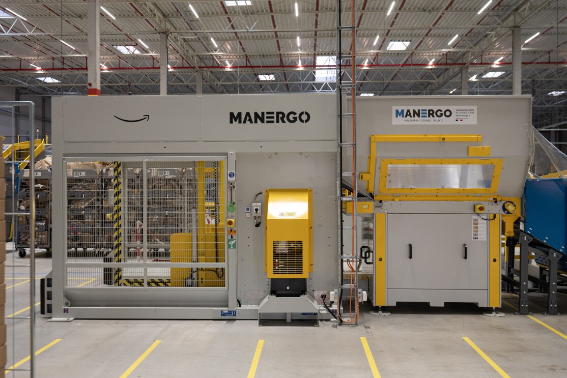 Manergo, qui fait partie de la boucle MLA au Centre d'innovation d'Amazon, Dortmund, Allemagne.