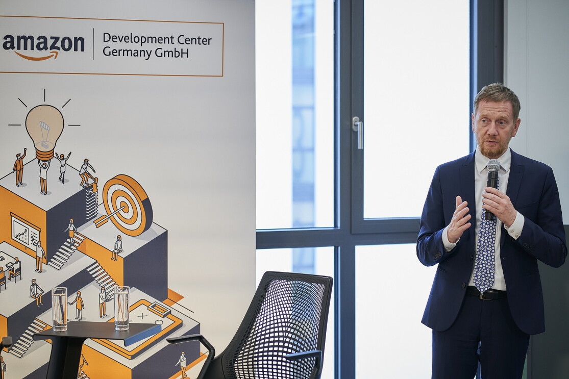 Ministerpräsident Michael Kretschmer bei seinem Grußwort zum Jubiläum von 10 Jahren Amazon in Dresden.