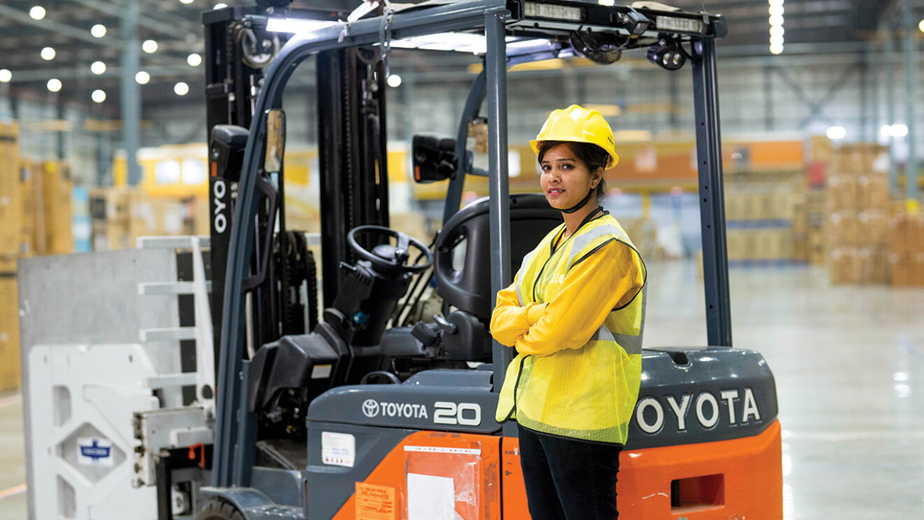 Meet Akshata – Forklift operator at Amazon Fulfilment Center