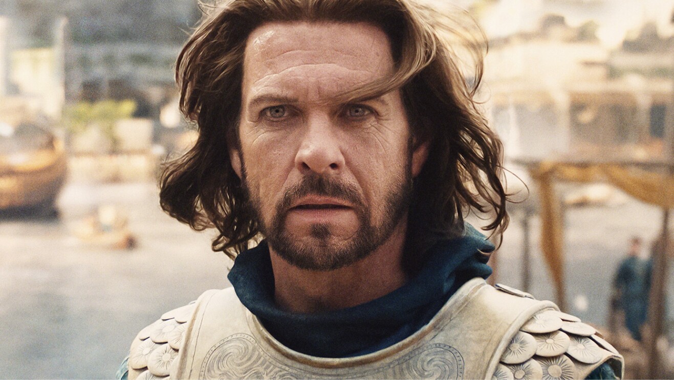 Elendil (Lloyd Owen) del Señor de los Anillos. 