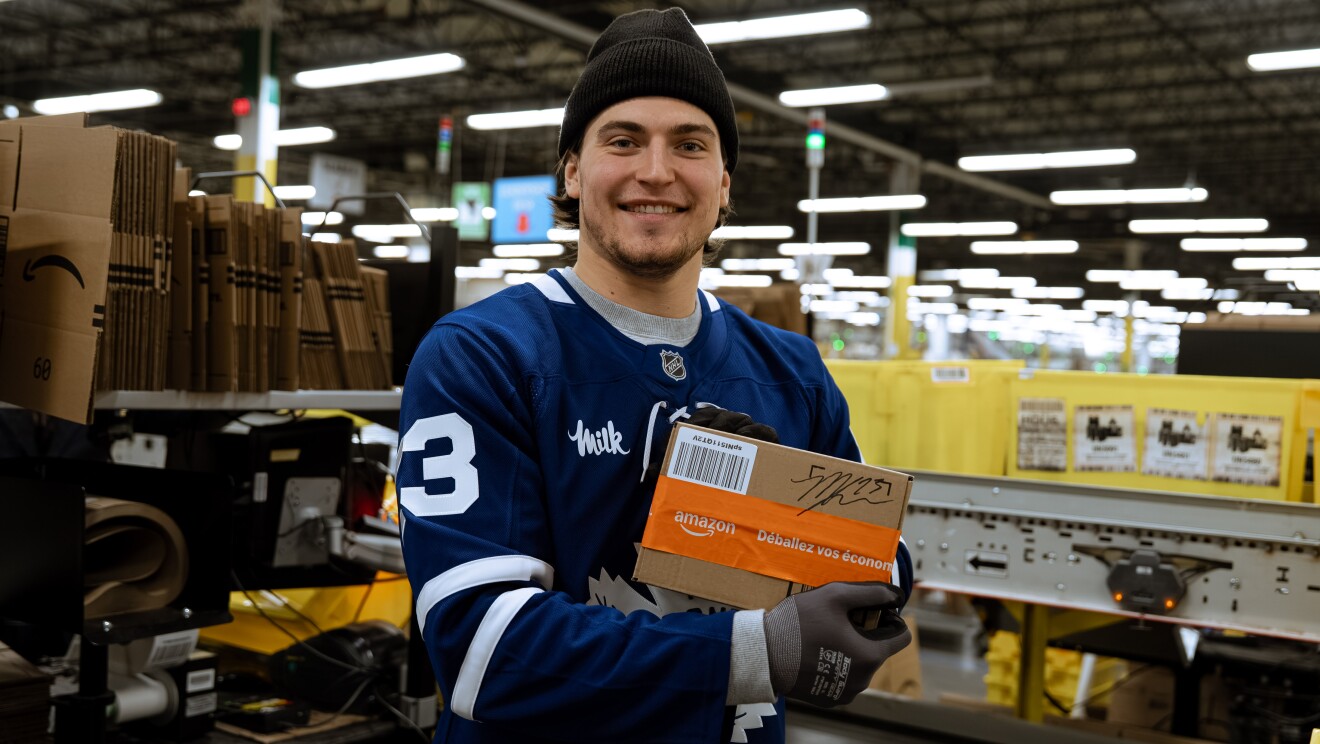 Toronto Maple Leafs hockey player packing boxes 