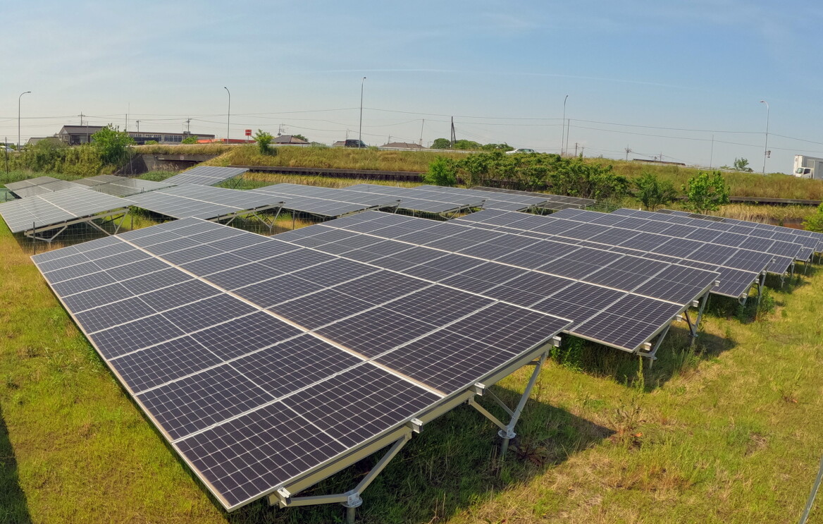 Amazonが日本で初めてとなる陸上風力発電所と国内19件目となる新たな太陽光発電所への投資を発表。日本で最も再生可能エネルギーを購入している企業に