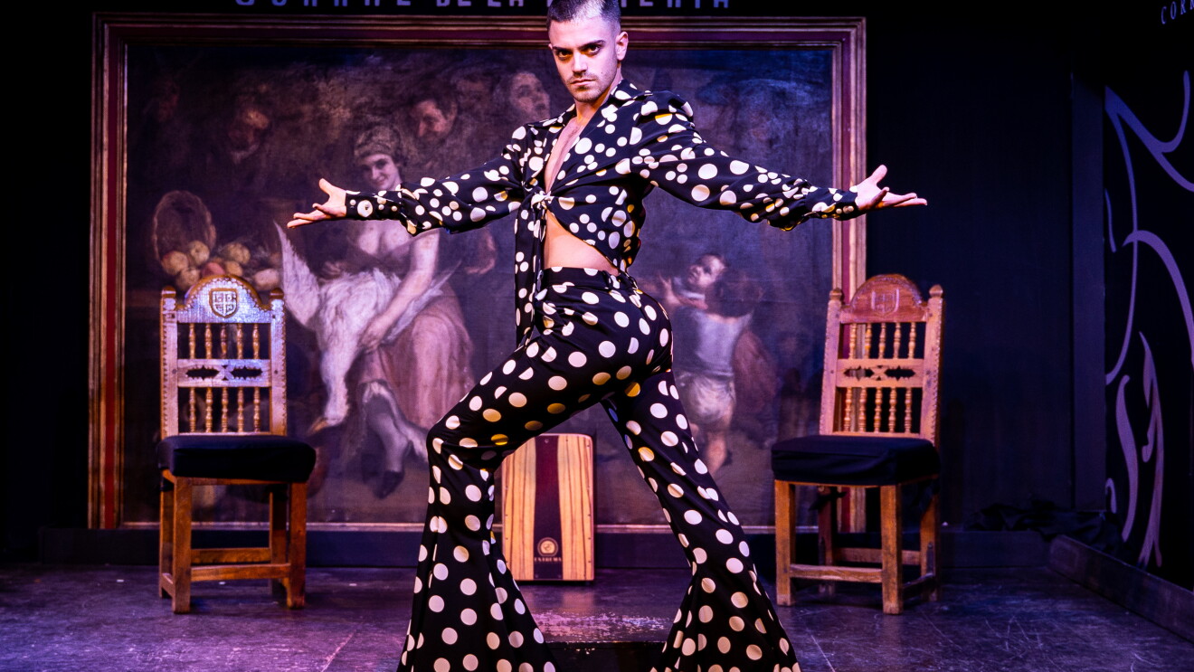 Rubén Heras Amazon Stars Spain winner holding a pose in a polka dot patterned suit