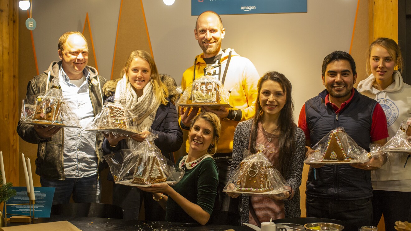 Amazonde_#HomeOfChristmas Lebkuchenhaus backen mit Felicitas Then