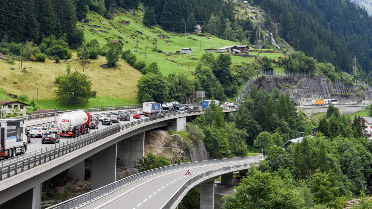 alpine crossing transportation 