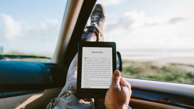 Kindle_Paperwhite_Lifestyle_car.jpg