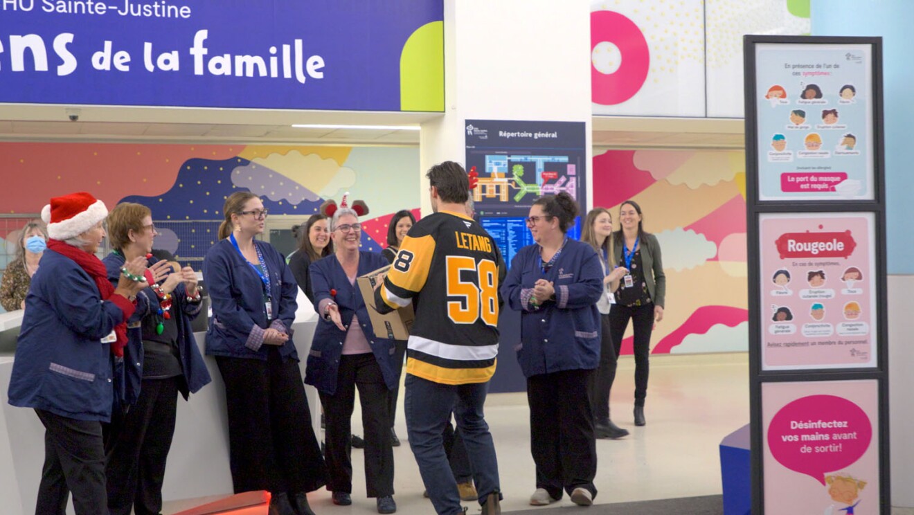 Kris Letang, originaire de Montréal, apporte la joie des fêtes au CHU ...