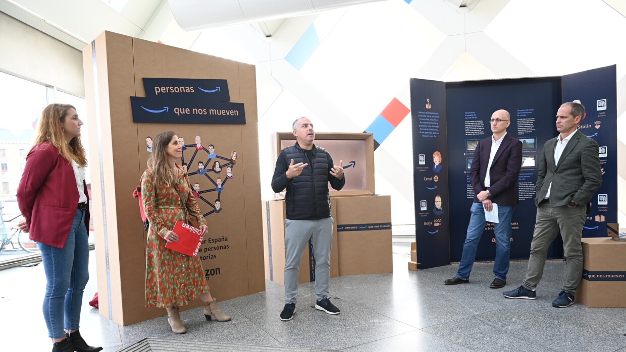 Inauguración de la exposición: personas que nos mueven.
