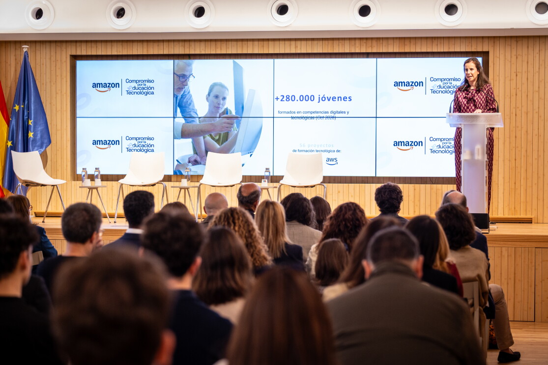 Más de 280.000 estudiantes formados en competencias digitales y seis docentes reconocidos a través del Compromiso de Amazon por la Educación Tecnológica en España