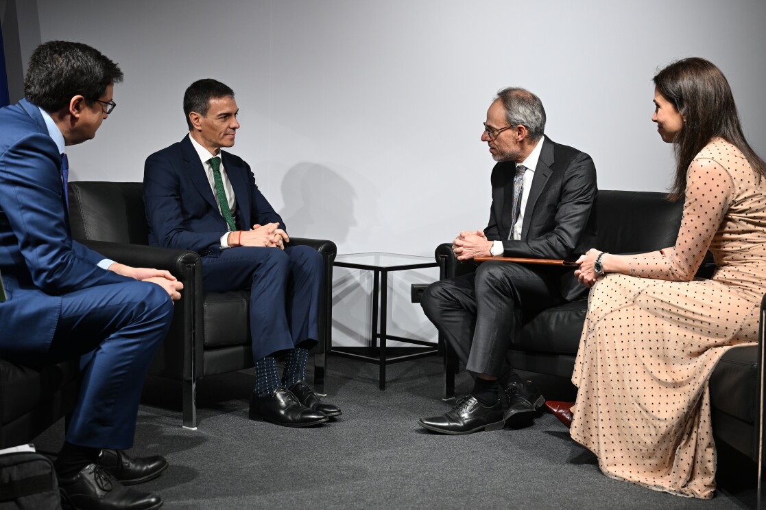 Pedro Sánchez, president of the government of Spain, David Zapolsky, Amazon's chief global affairs and legal officer, Óscar López, minister for digital transformation and civil service of Spain and Ruth Díaz, VP & Country Manager for Spain and Portugal   