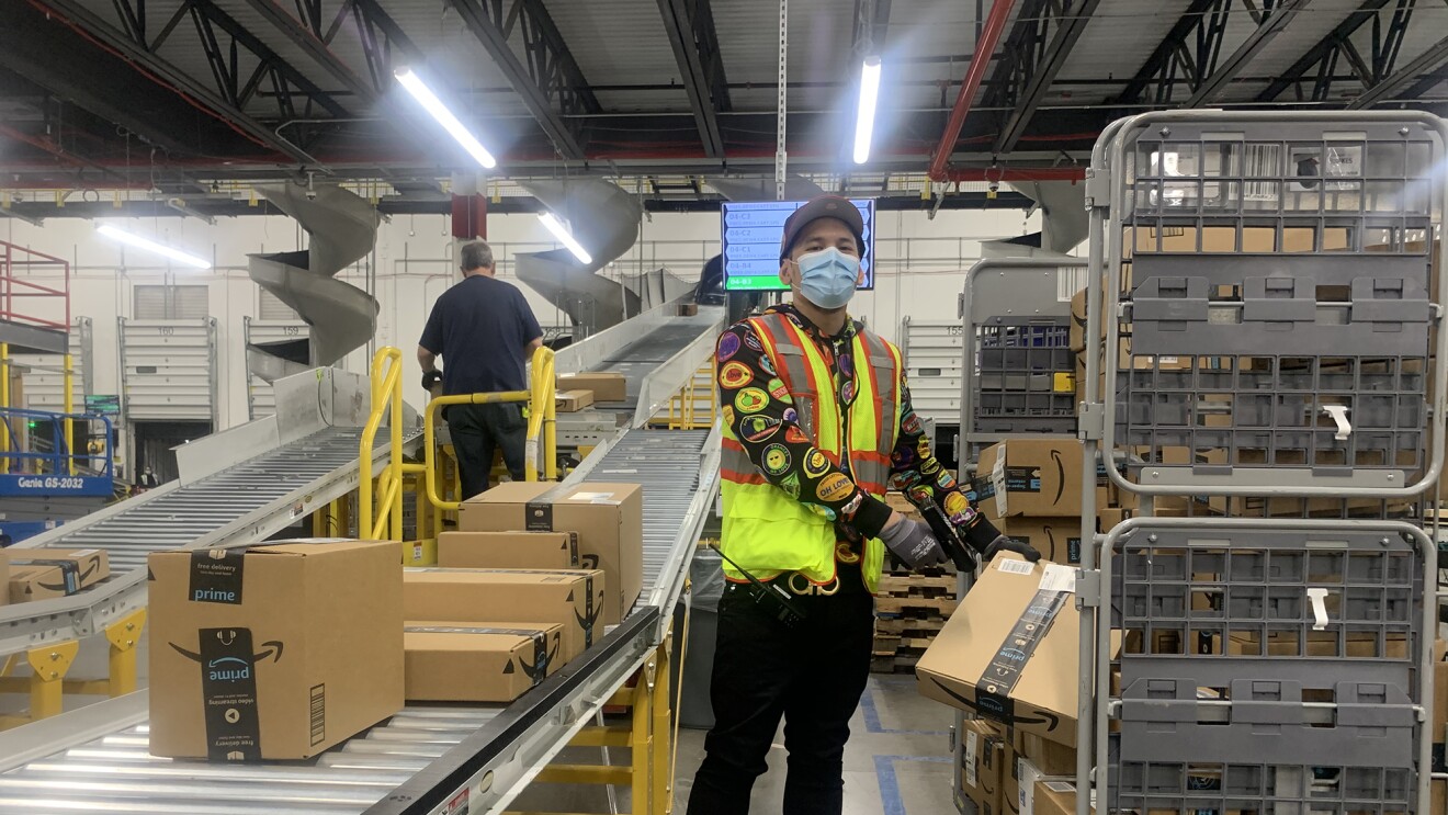 Anazon associate wearing a mask while working